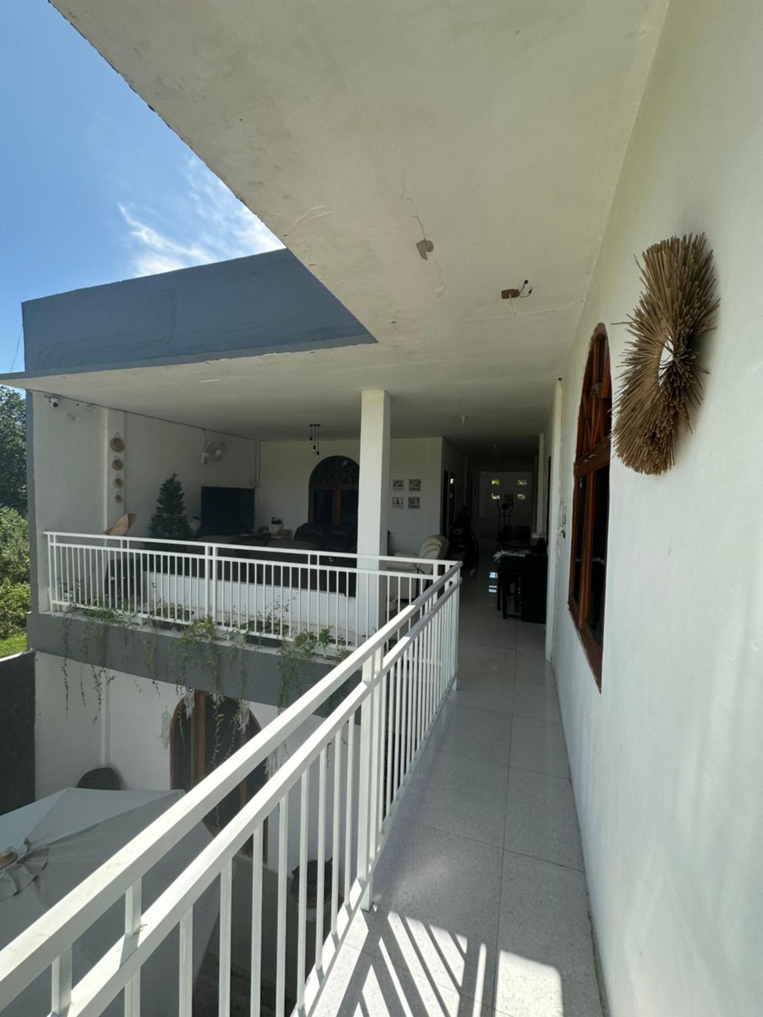 D'Flora Homestay Labuan Bajo Exteriör bild