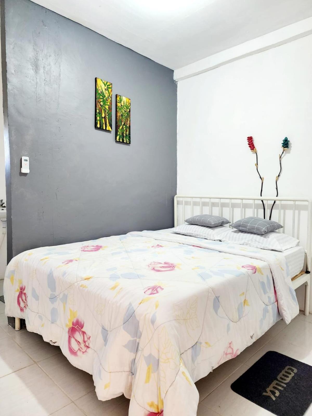 D'Flora Homestay Labuan Bajo Exteriör bild