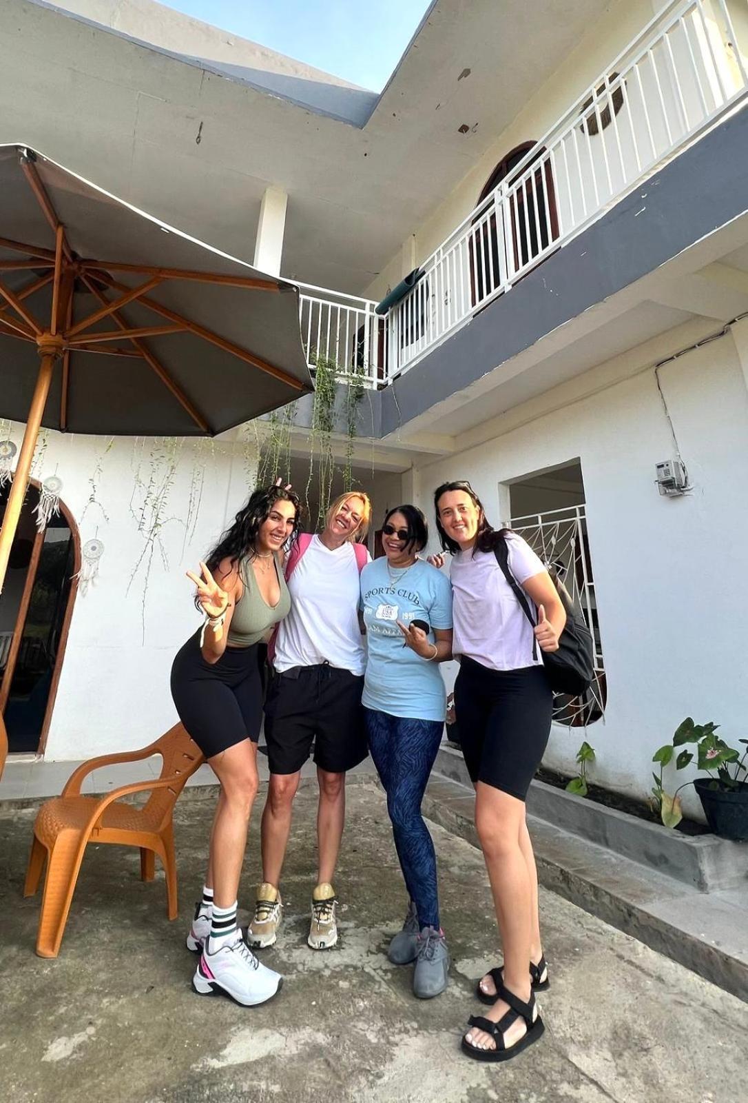 D'Flora Homestay Labuan Bajo Exteriör bild