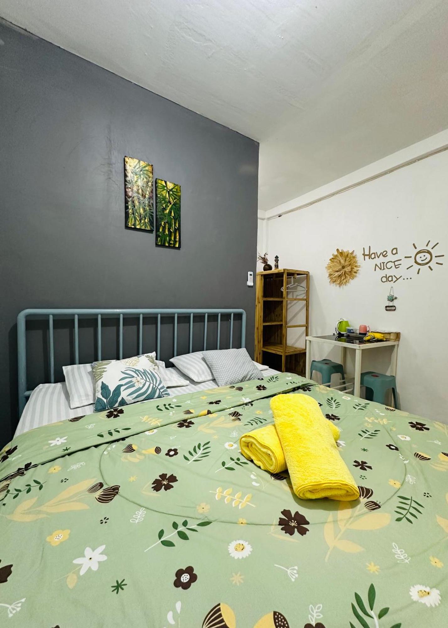 D'Flora Homestay Labuan Bajo Exteriör bild