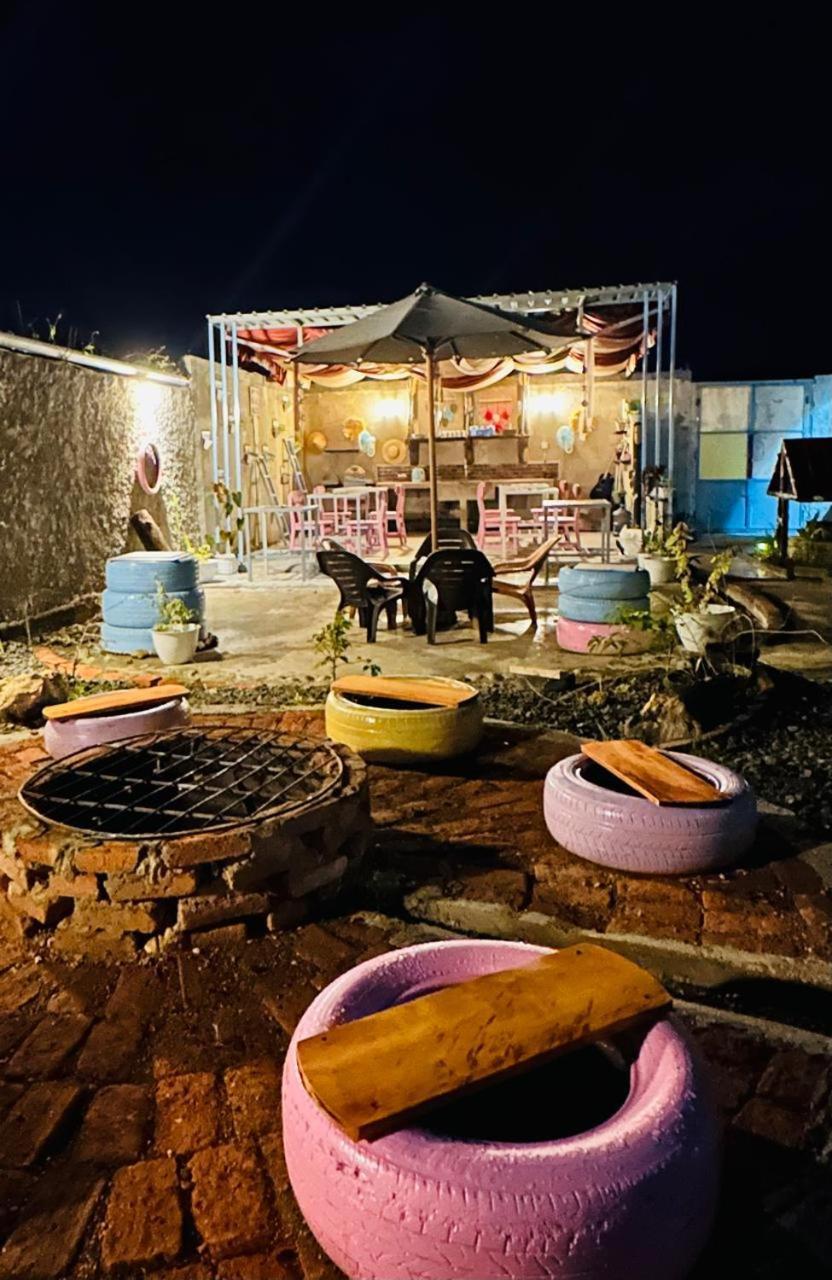 D'Flora Homestay Labuan Bajo Exteriör bild
