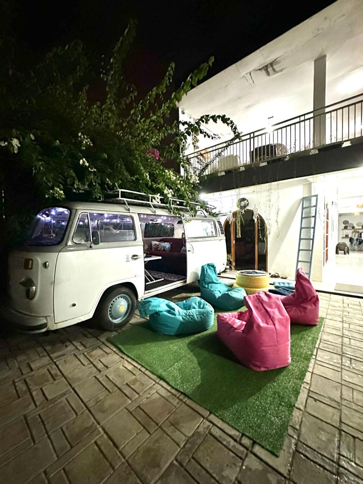 D'Flora Homestay Labuan Bajo Exteriör bild