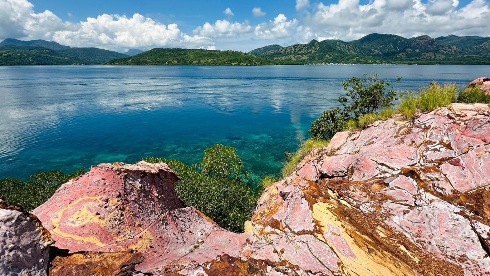 D'Flora Homestay Labuan Bajo Exteriör bild