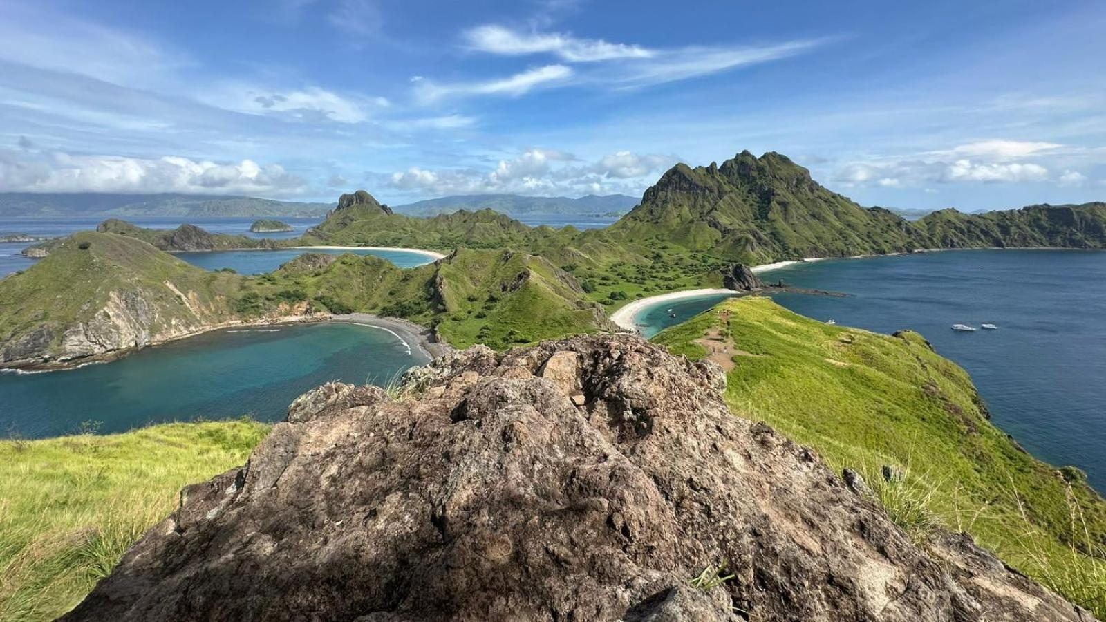 D'Flora Homestay Labuan Bajo Exteriör bild