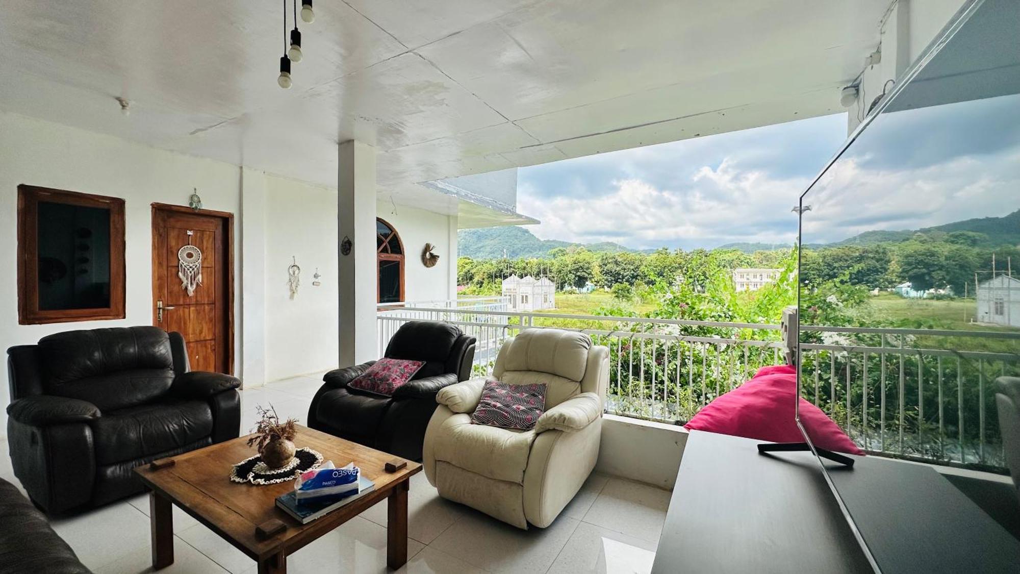 D'Flora Homestay Labuan Bajo Exteriör bild