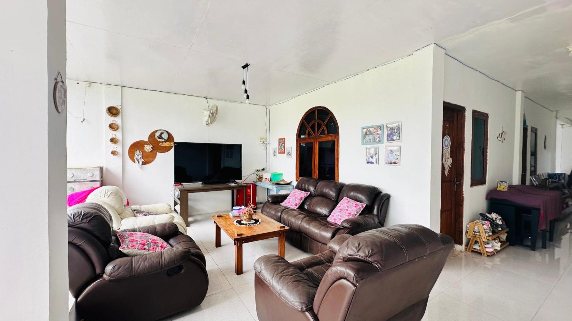 D'Flora Homestay Labuan Bajo Exteriör bild